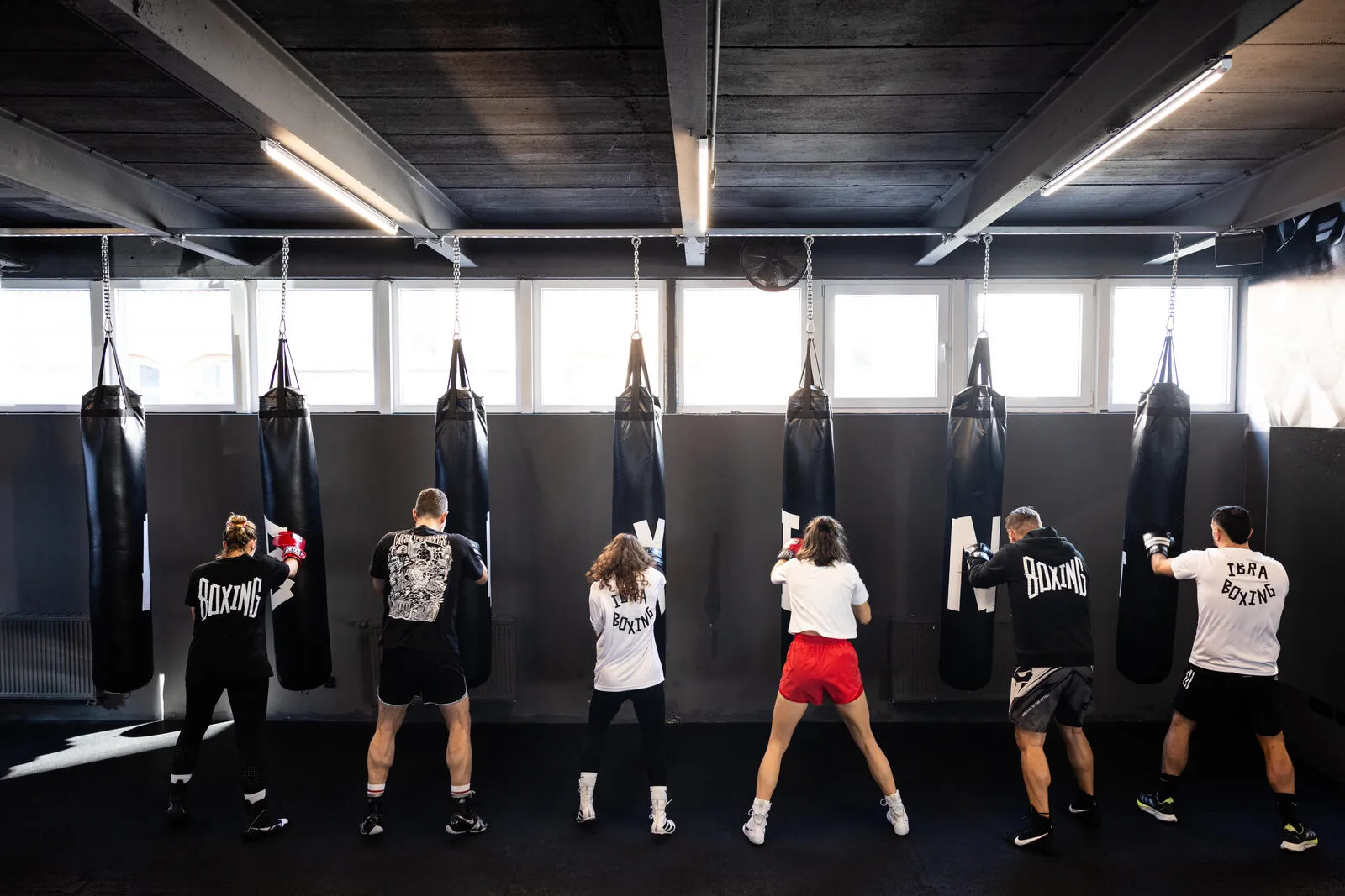 Gruppentraining an den Boxsäcken